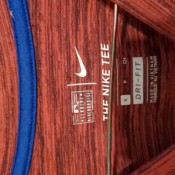 Men's small Nike Philadelphia Phillies Tee Shirt - Picture 2 of 2